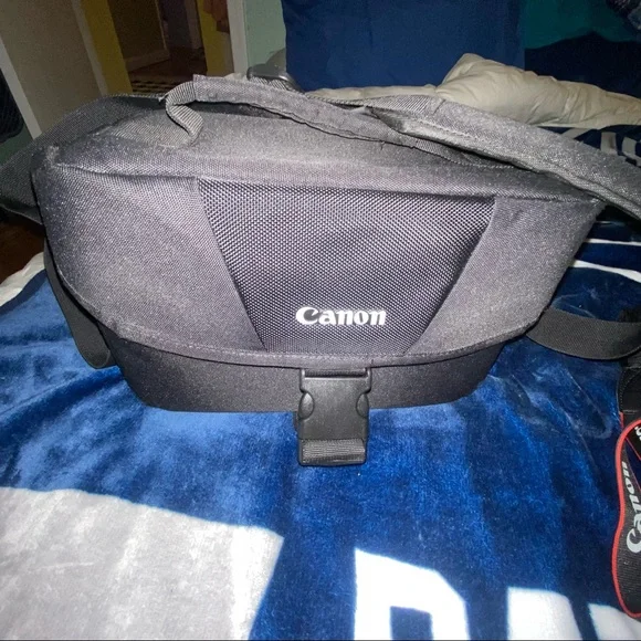 Canon Rebel SL1 kit w/ 24 megapixel, 2 options of the lenses, 2 chargers